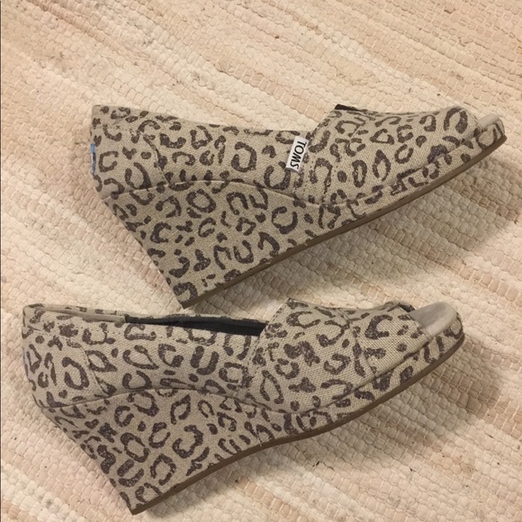 TOMS Shoes - TOMS WEDGES BLACK & CREAM LEOPARD PRINT ON CANVAS